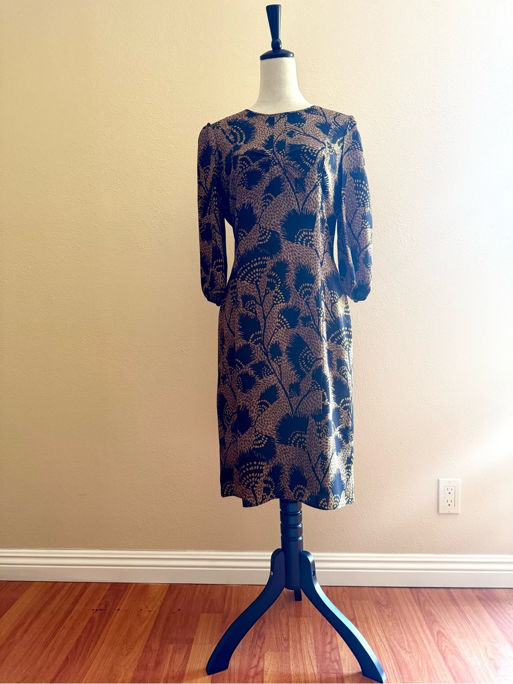 Burberry Women’s Dark Camel Feathers Print 3/4 Sleeves Silk Midi Dress Size 8 US